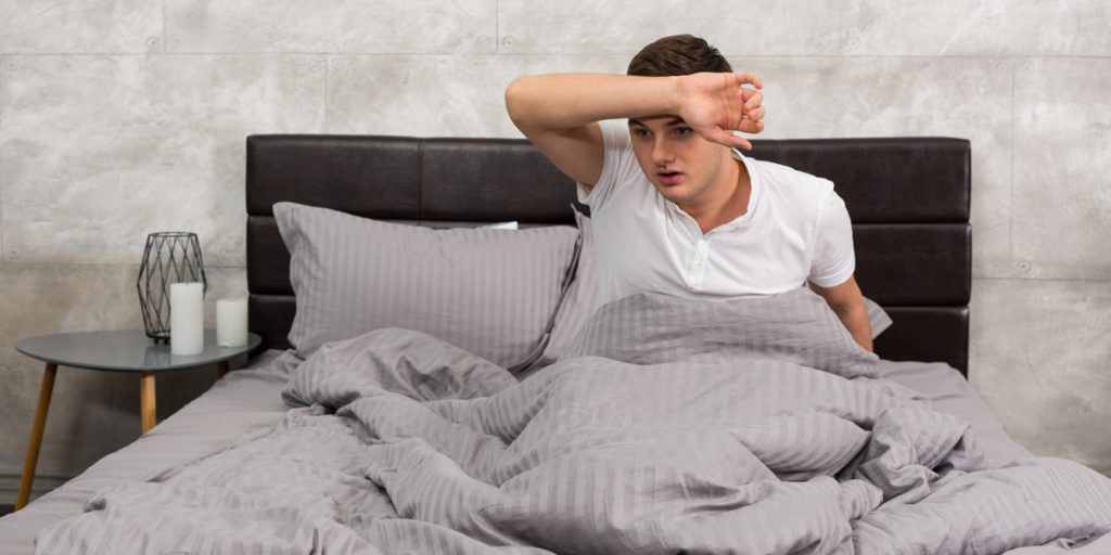 Schwitzen im Bett – gibt es eine Art Klimaanlage, die hilft oder doch Besseres?